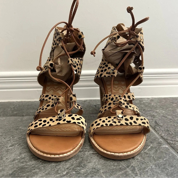 Dolce Vita Luci Leopard Print Calf Hair Block Heels Size 8.5 - Picture 5 of 14